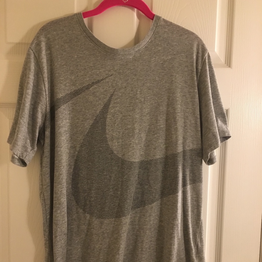 NIKE Swoosh Gray T-Shirt Tee / Size: Large